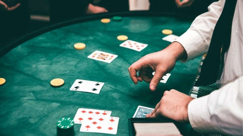 Hướng dẫn cách cược luật chơi Poker tại nhà cái KUBET